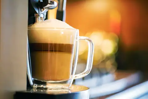 Kaffe in Kaffeemaschine